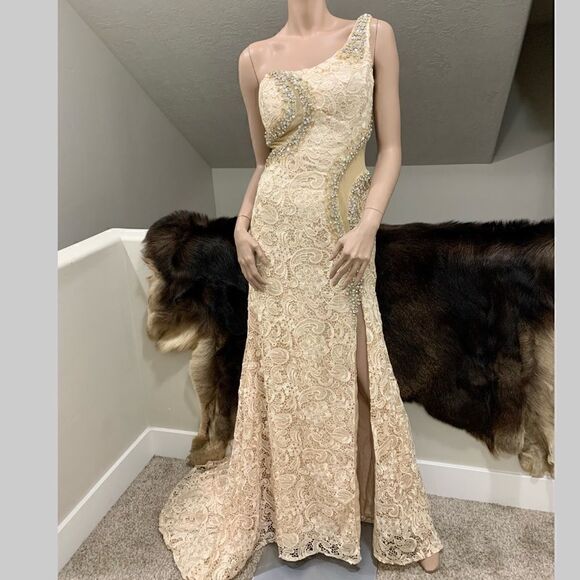 New Gorgeous Floral Lace With Beaded One Shoulder Gown - Picture 3 of 14